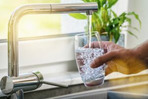 filling-water-glass-from-faucet