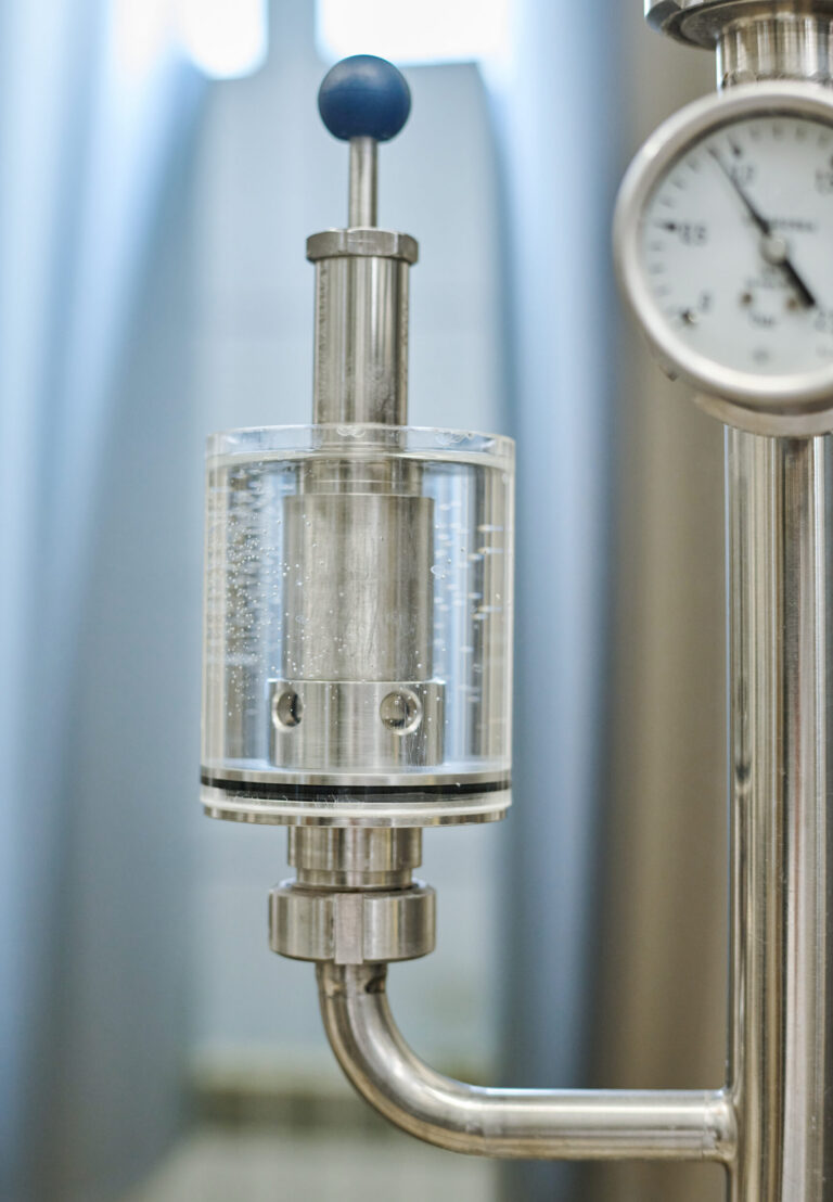 Equipment with instrument of measurement